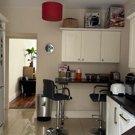 Room With Private Bathroom Near The Center 코크 외부 사진