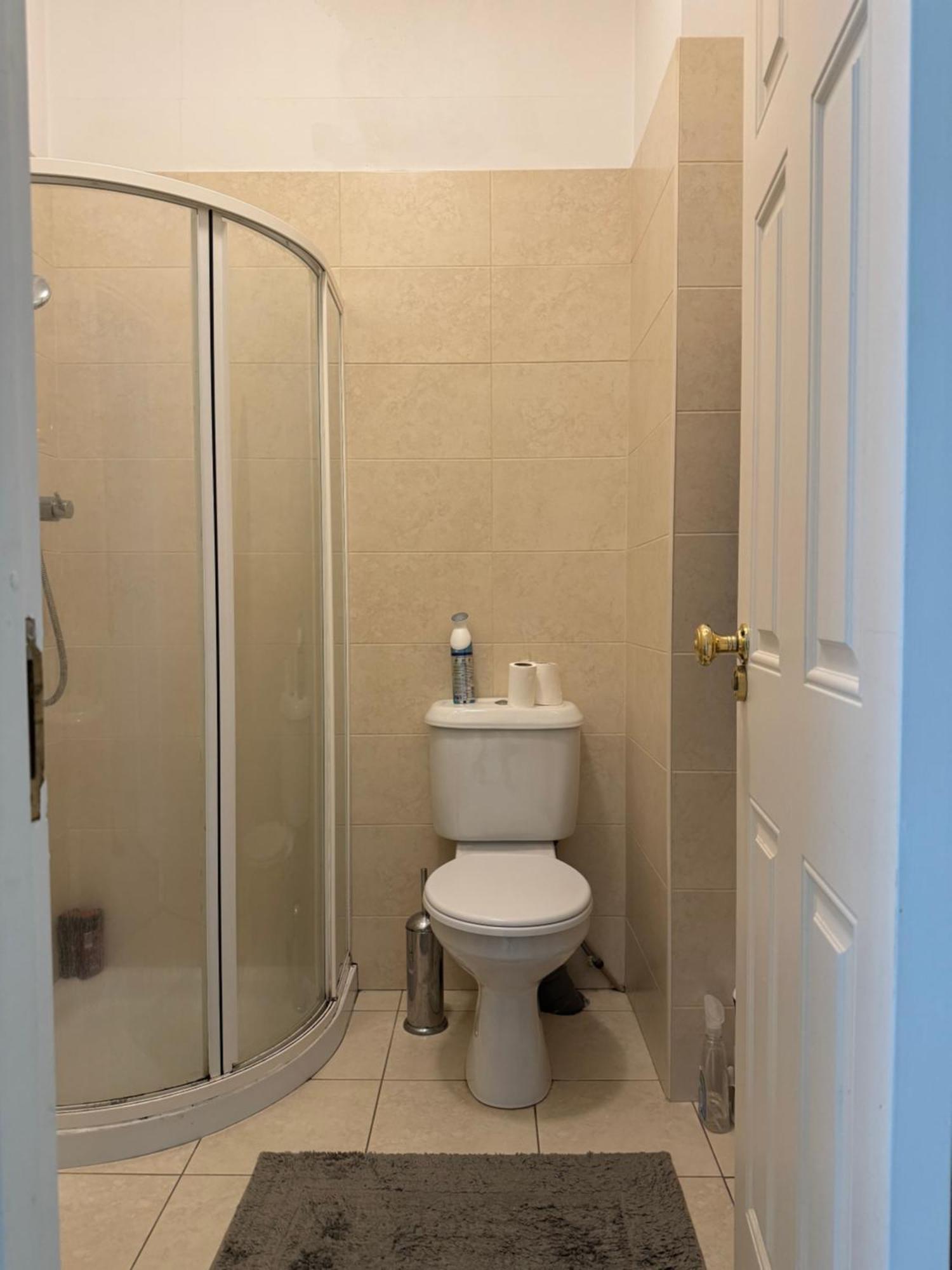 Room With Private Bathroom Near The Center 코크 외부 사진